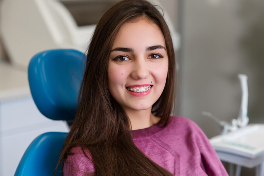 How to Straighten Teeth Without Braces: Clear Aligners vs Traditional Braces